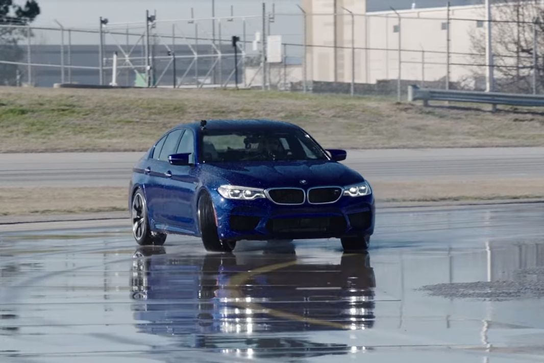 Nowe BMW M5 jako pierwsze w historii ma napęd na cztery koła.