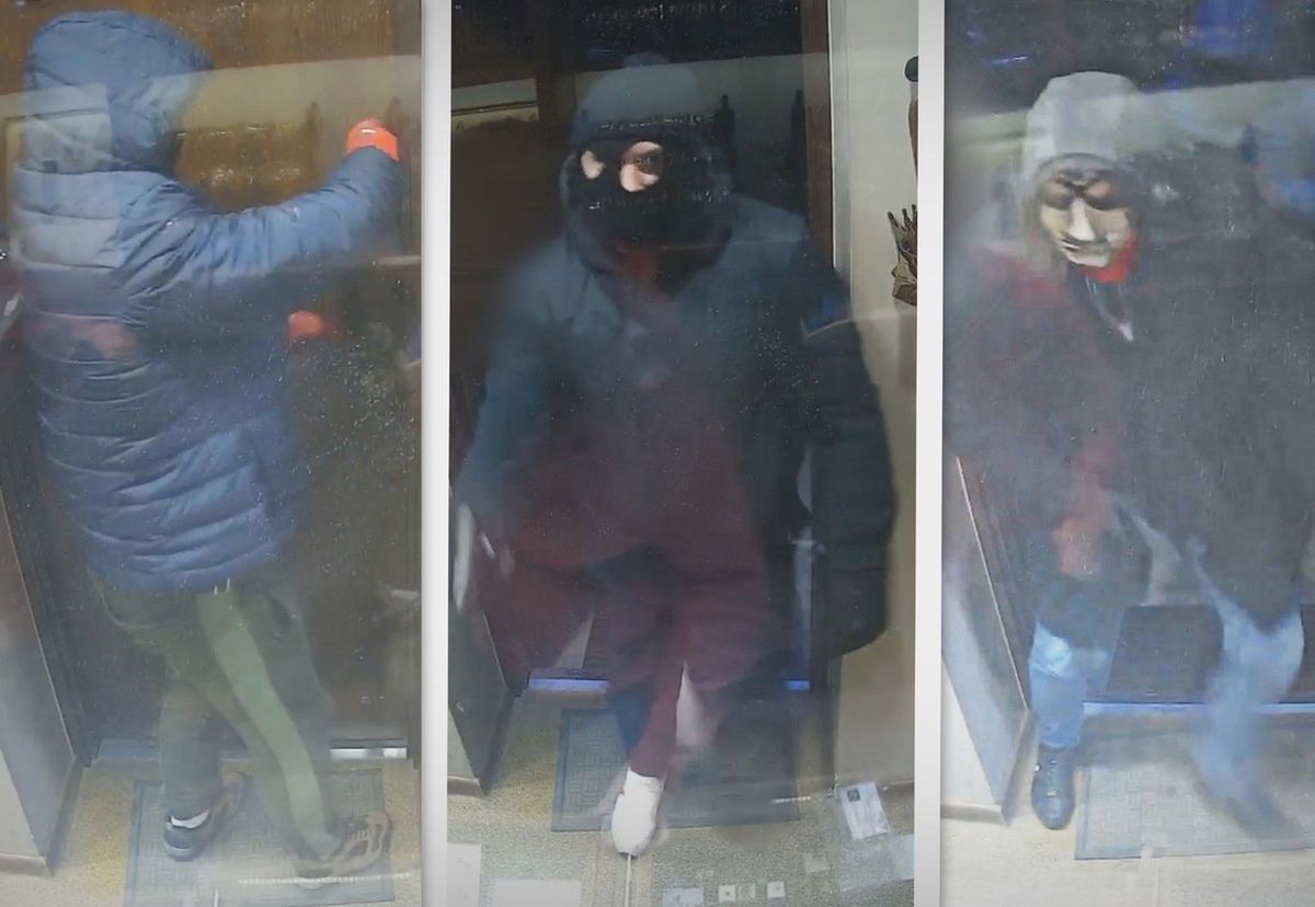 Blisko 3 mln złotych strat po napadzie na jubilera w Lublinie. Poszukują ich policjanci. Jest nagranie