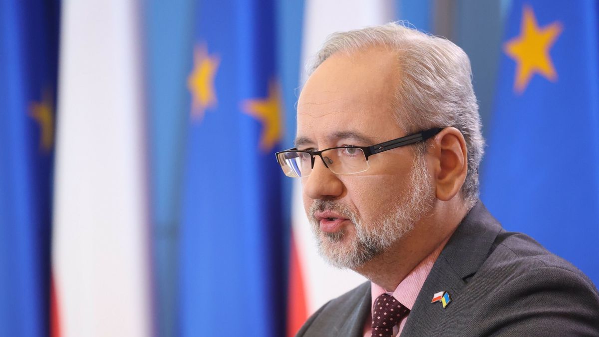 dopuszczamy czwartą dawkę szczepienia przeciwko Covid-19 dla osób od 60. do 79. roku życia - przekazał minister zdrowia Adam Niedzielski 