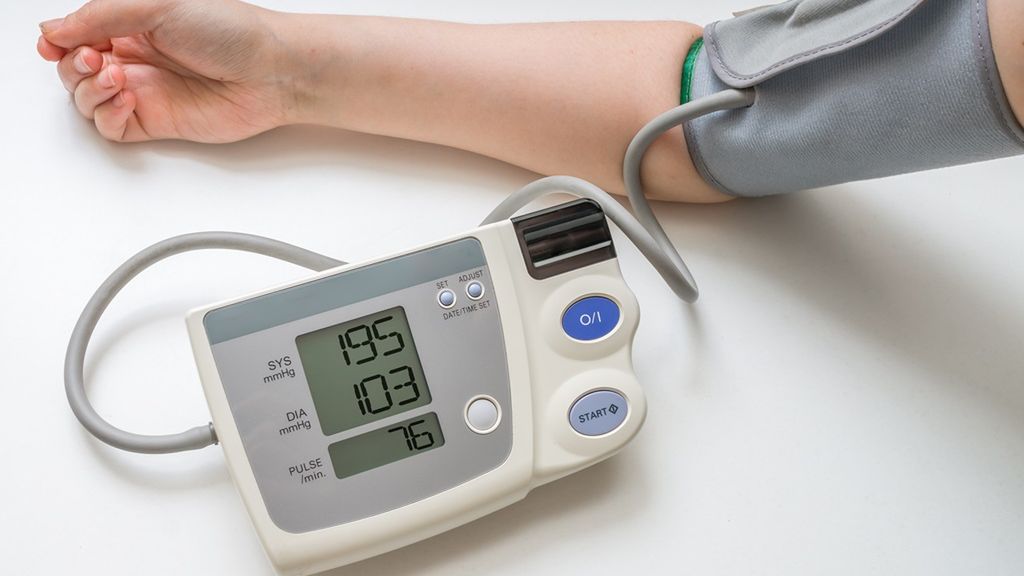 Nieleczone nadciśnienie może prowadzić do groźnych powikłań, takich jak m.in. zawał serca lub udar