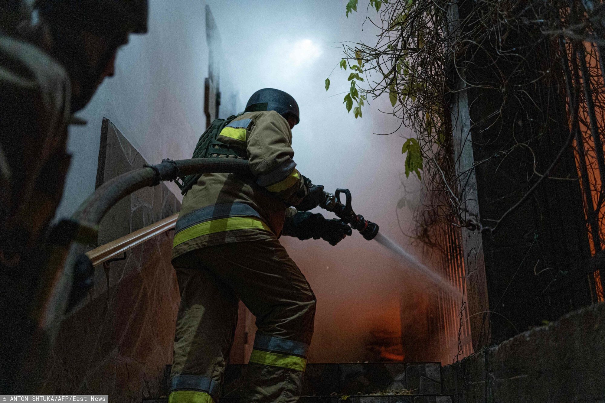 Akcja straży pożarnej po ataku na Kijów