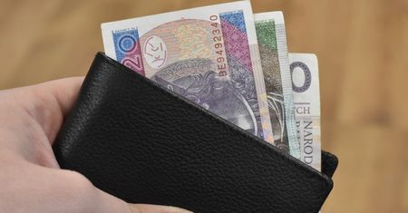 Rząd wypłaca kolejny dodatek! Gdzie złożyć wniosek?