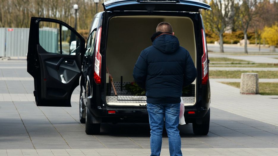 Dziwna praktyka. Rodzina musi "wykupić" ciało zmarłego