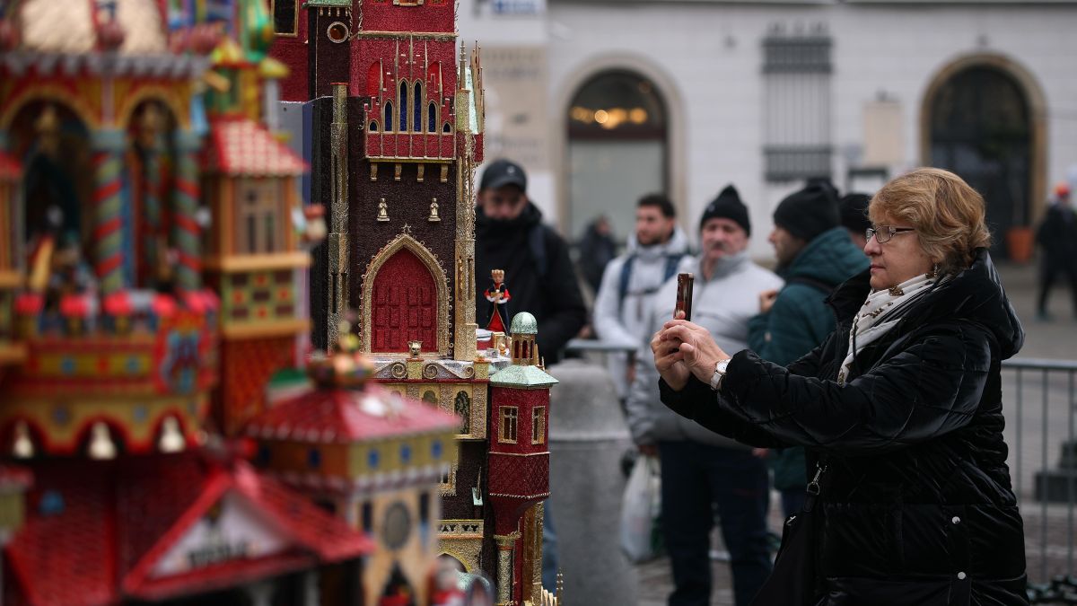 Prezentacja szopek na Rynku Głównym w Krakowie w ramach 83. edyc