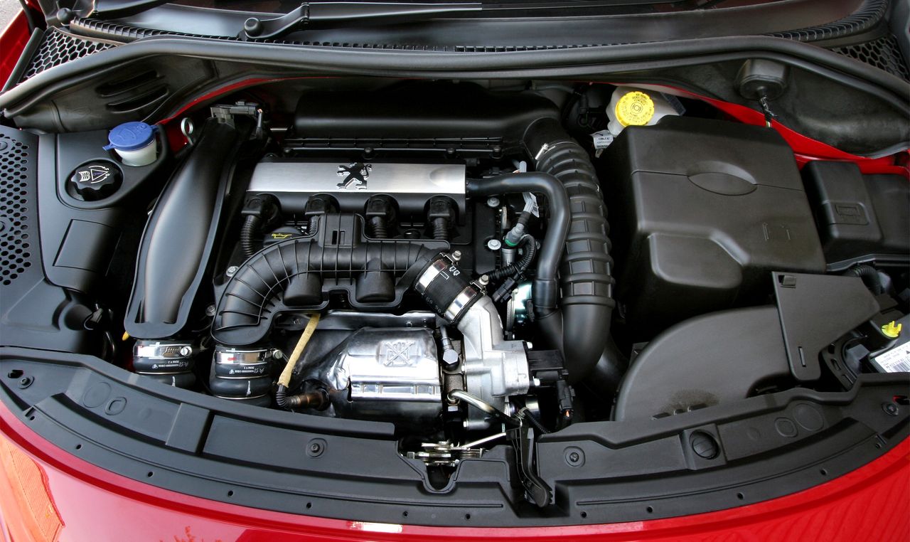 1.6 THP - jeden z najgorszych silników benzynowych we współczesnej motoryzacji. Bezpośredni wtrysk potęguje problemy, które ma ta jednostka.