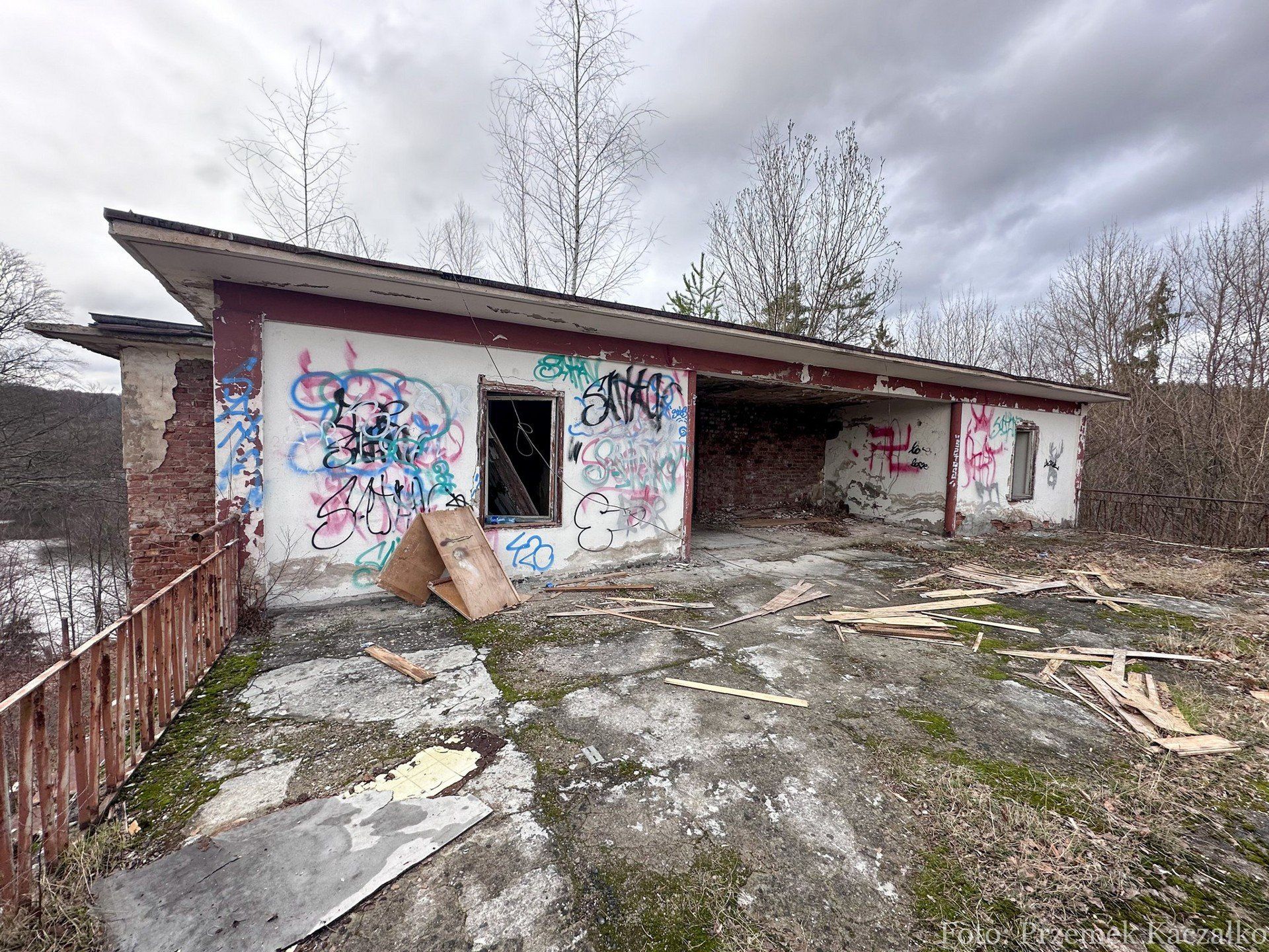 Opuszczony hotel &#34;Nad Zaporą&#34; w Pilchowicach