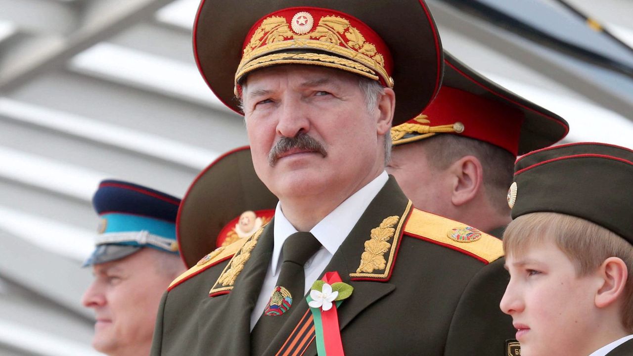 Łukaszenka tworzy ludowe bojówki. Chce dać Białorusinom broń