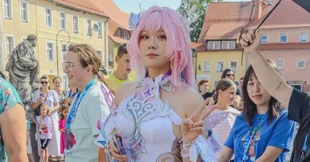 Bohaterowie filmów, gier, anime i bajkowe postacie w Lubomierzu. Kolorowo w mieście polskiej komedii