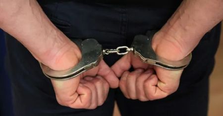 18-latek zaatakowany na chodniku. 30-latek go dusił