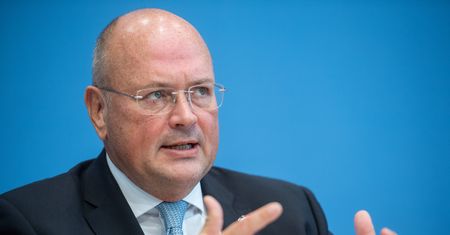 Miał czuwać nad bezpieczeństwem informacji. Niemcowi zarzucono "bliskie kontakty" z Rosją