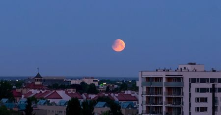 Częściowe zaćmienie księżyca, kukurydziana superpełnia do obserwowania w Lublinie