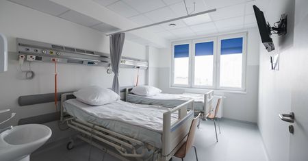 Tragedia w konińskim szpitalu. 88-latka wypadła z okna, nie żyje