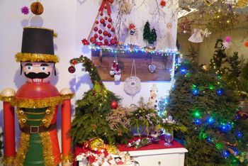 Łódź: Świąteczna wystawa w Ogrodzie Botanicznym. Kilkadziesiąt stroików i ozdób do obejrzenia