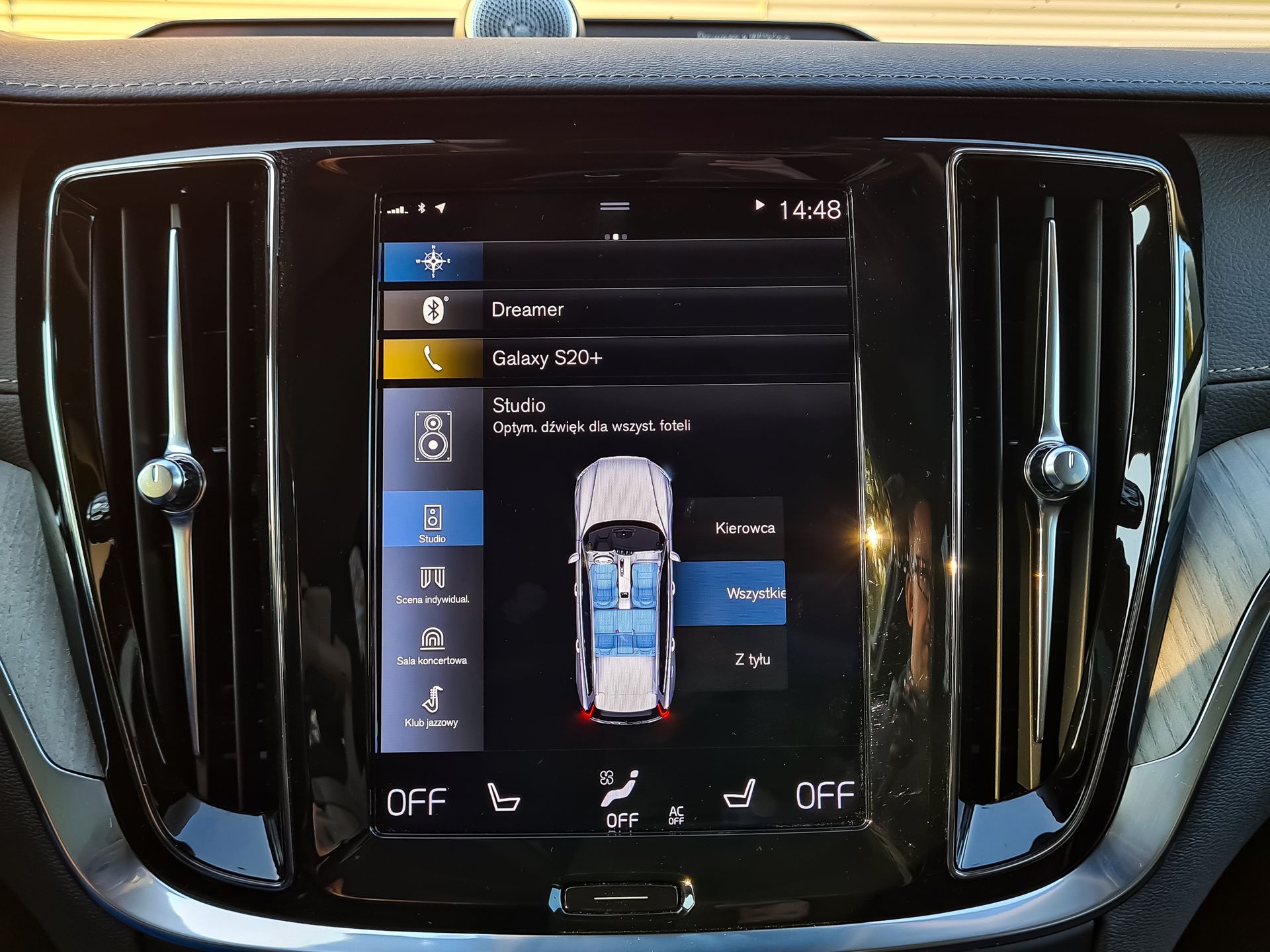 Volvo V60 Cross Country: System info-rozrywki, audio Bowers & Wilkins i systemy bezpieczeństwa 8