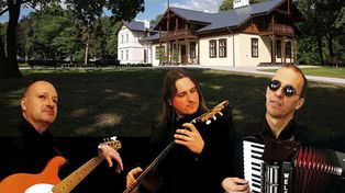 Klasyka, tango i muzyka filmowa pod lipą. Koncert ART MUSIC TRIO w Kłóbce