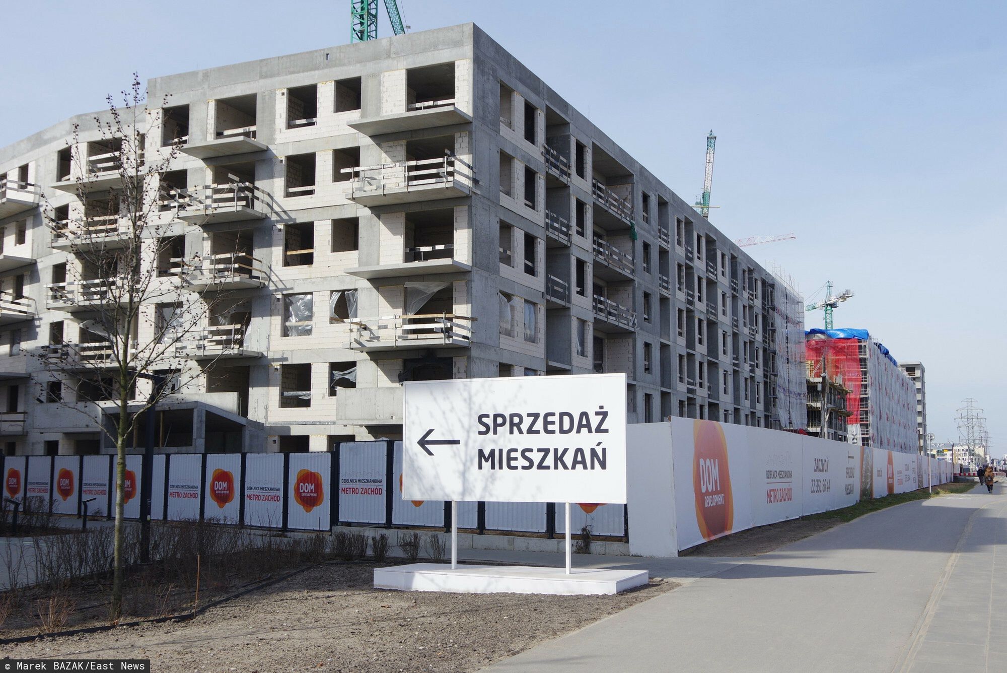 Stock MaBa
Fot. Zofia i Marek Bazak/East News,
18.03.2023. Warszawa, ulica Lazurowa. N/z nowe osiedle mieszkalne Dzielnica Mieszkaniowa Metro Zachod - budowa kolejnych budynkow.
ZOFIA BAZAK