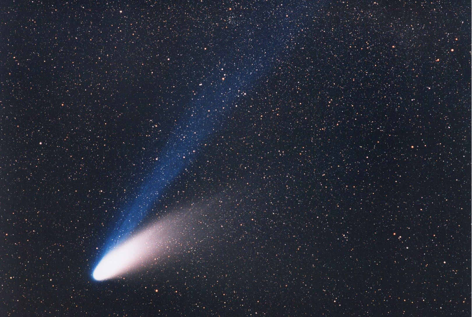 Kometa Hale-Bopp sfotografowana lustrzanką z teleobiektywem.