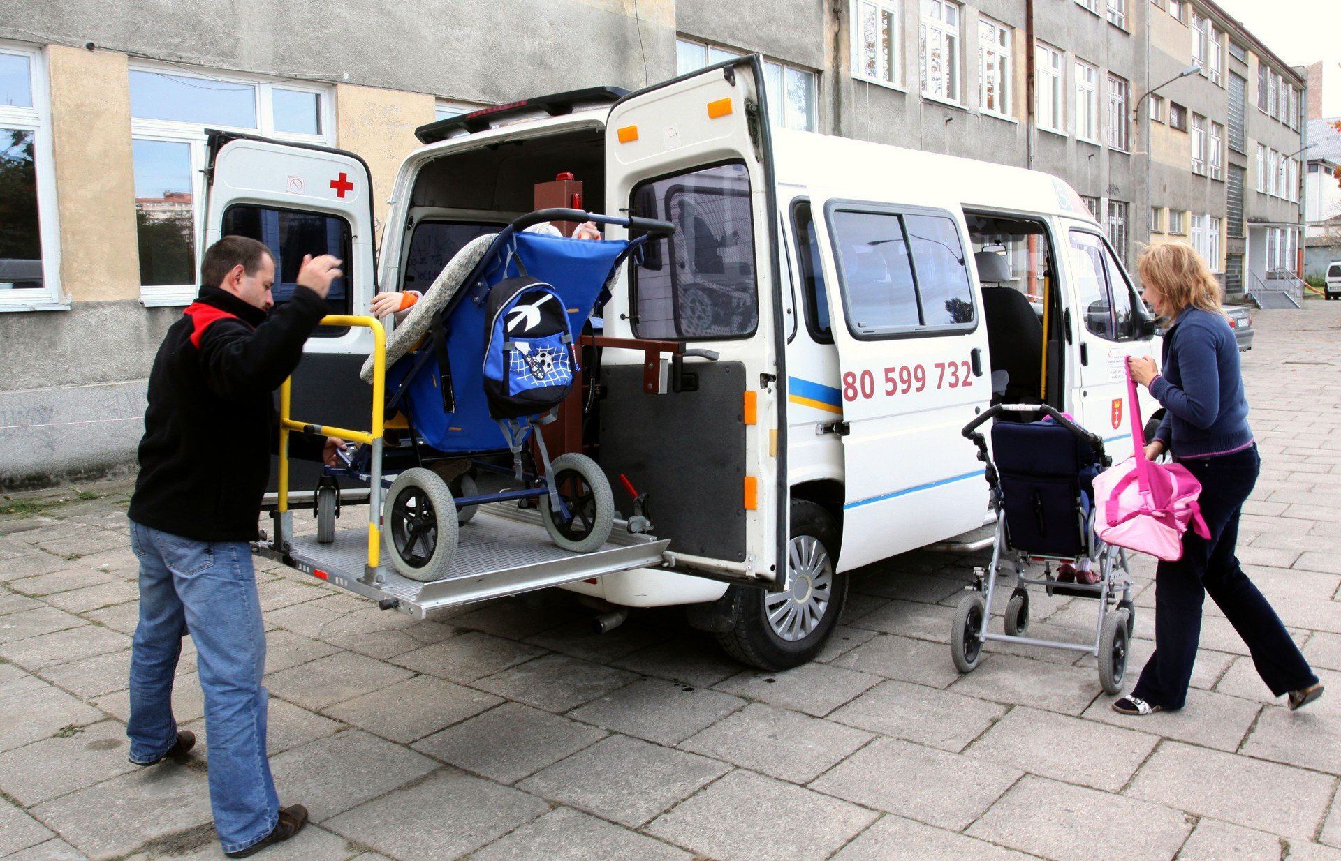 Busy dostosowane do potrzeb dzieci niepełnosprawnych będą służyć podopiecznym dwóch ośrodków w Łodzi