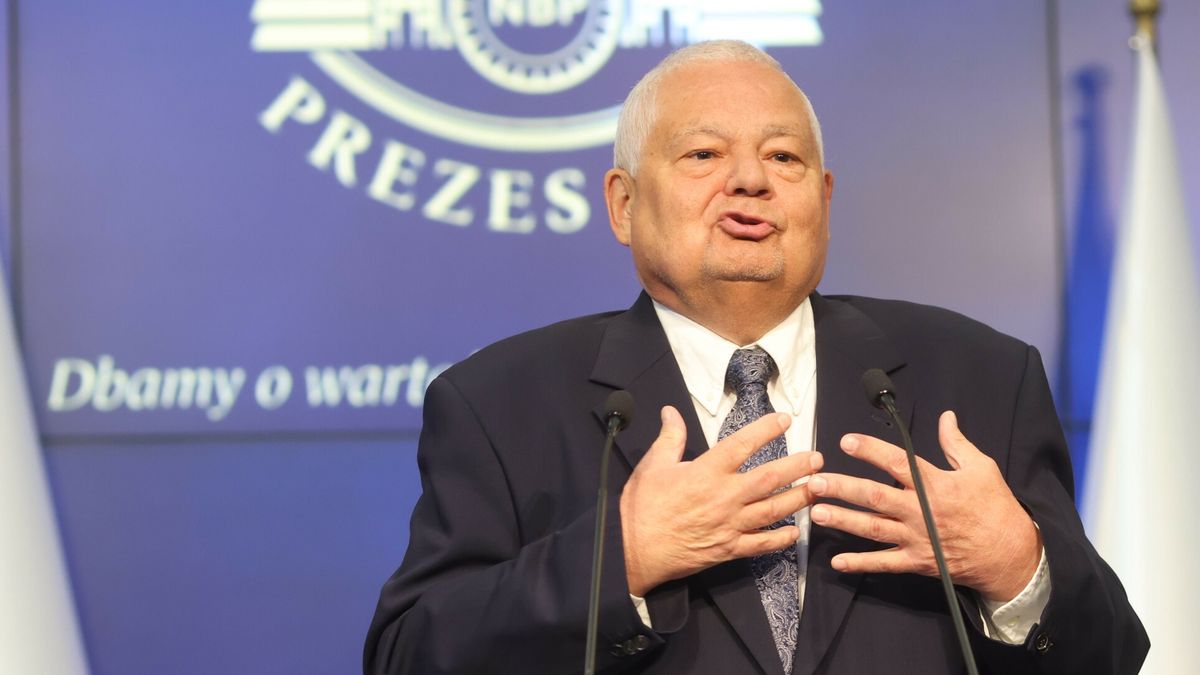 Konferencja prezesa NBP Adama Glapi?skiego06.10.2022 Warszawa Konferencja prezesa NBP Adama Glapinskiego N/z Adam Glapinski fot Andrzej Iwanczuk/REPORTERAndrzej Iwanczuk/REPORTER