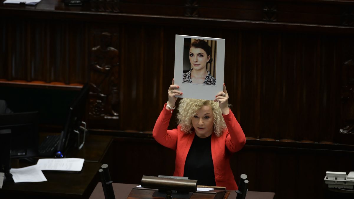 Katarzyna KotulaWarszawa, 01.12.2021. Pos�anka Lewicy Katarzyna Kotula na sali obrad podczas posiedzenia Sejmu w Warszawie, 1 bm. Trwa debata nad projektem zaostrzaj�cym przepisy aborcyjne. (kf) PAP/Marcin ObaraMarcin Obara9 9. IX, aborcja, kadencja, kadencji, modernizacja, obrady, obywatelski projekt, plenarna, polityk, polityk polityka, Polityka, posiedzenie, projekt rz�dowy, sala obrad, sejm, sejm rp, sejmu, sejmu rp, zaostrzenie aborcji