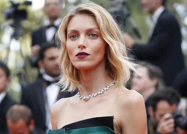 Wzburzona Anja Rubik ATAKUJE Jarosława Kaczyńskiego: "Prezes uważa, że edukacja seksualna to demoralizacja dzieci. Projekt będzie miał wsparcie jego rządu"