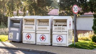Znikają kontenery PCK. Co zrobić z niepotrzebną odzieżą?