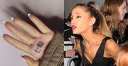 Ariana Grande zrobiła na dłoni tatuaż z błędem? "Po japońsku to znaczy grill!"