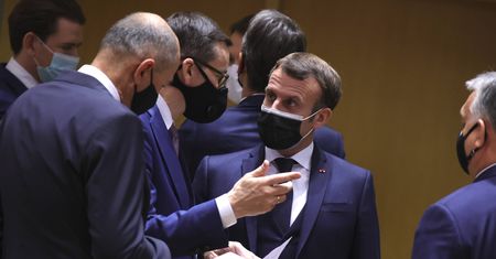 Pałac Elizejski: Macron zakaził się koronawirusem podczas szczytu UE. Był tam też Morawiecki