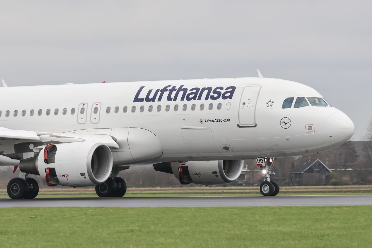 Lufthansa flight makes emergency landing in Rhodes due to odour