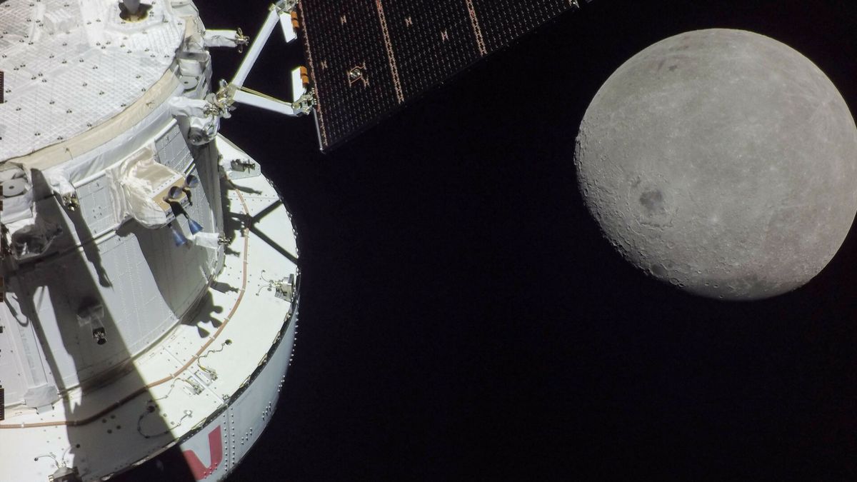 Statek Orion wszedł na orbitę Księżyca