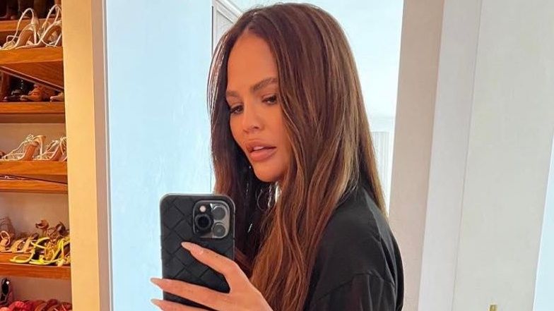 Chrissy Teigen pochwaliła się ciążowym brzuszkiem 