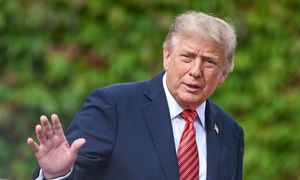 Trump może wkrótce uderzyć w klientów Rosji. Cła sięgną 100 proc.
