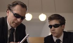 Agenci w czerni edukują dzieci w kampanii Tauronu (wideo)