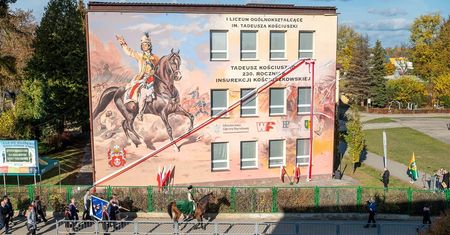 Patriotyczny mural w ramach projektu”Historia Wojska Polskiego Muralem pisana” odsłonięto we Włodawie