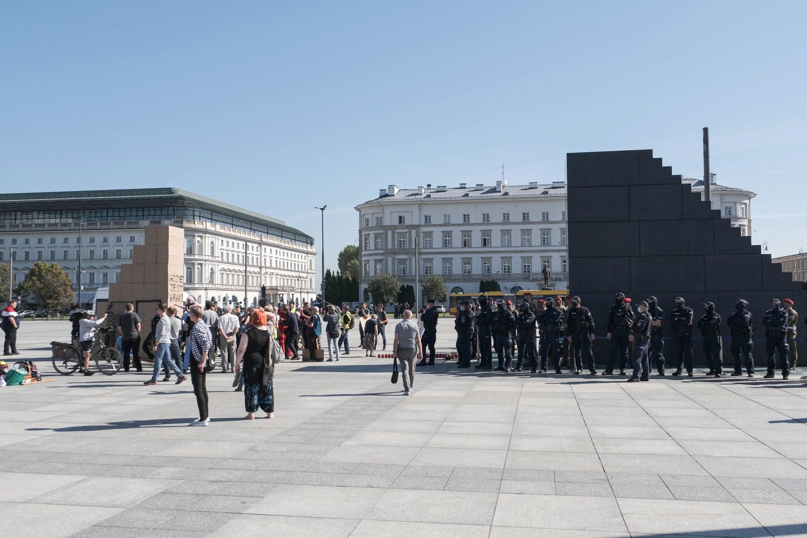happeningMateusz Marekhappening, miesi�cznica, plac Pi�sudskiego, polityka, Pomnik, rocznica katastrofy smole�skiej, smole�ska, Warszawa