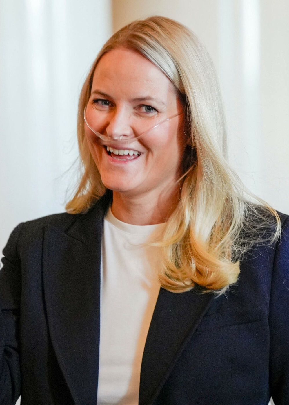 Księżna Mette-Marit z aparatem tlenowym