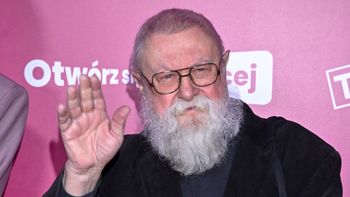 Jerzy Bralczyk z jakiegoś powodu uznał, że warto wrócić do dyskusji o "zdychaniu". "NIE JEST PEJORATYWNE. Do człowieka tak, do zwierzęcia - nie"