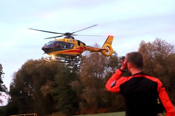 Wypadek podczas prac rozbiórkowych pod Tucholą. Na mężczyznę przewróciła się ściana. Trafił do szpitala