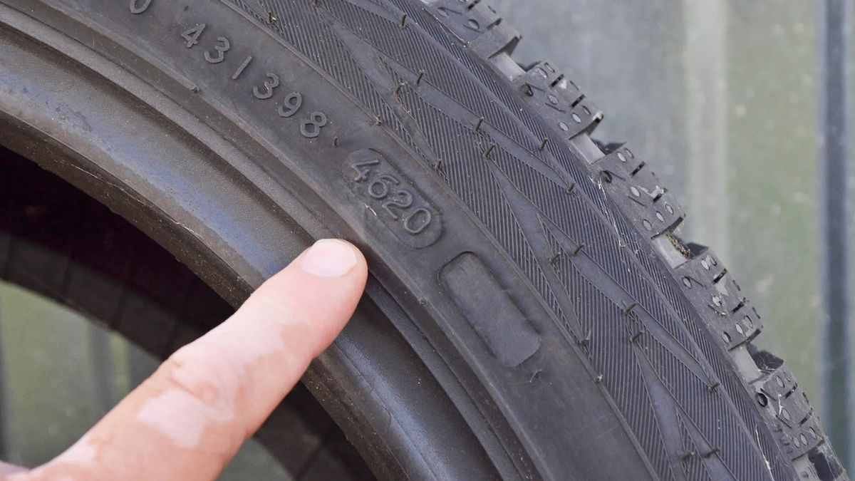 Nowa, czy stara opona? Data produkcji to nie wszystko, ale zależy, z której strony na to patrzeć.