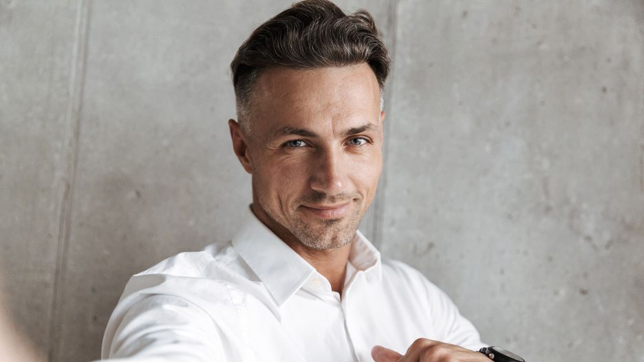 Biała koszula to podstawa, ale nie jedyny model, który warto mieć