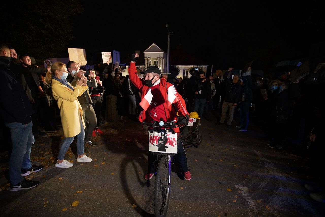 Częstochowa. Radny PiS z zarzutem po Strajku Kobiet. Miał kopnąć emeryta