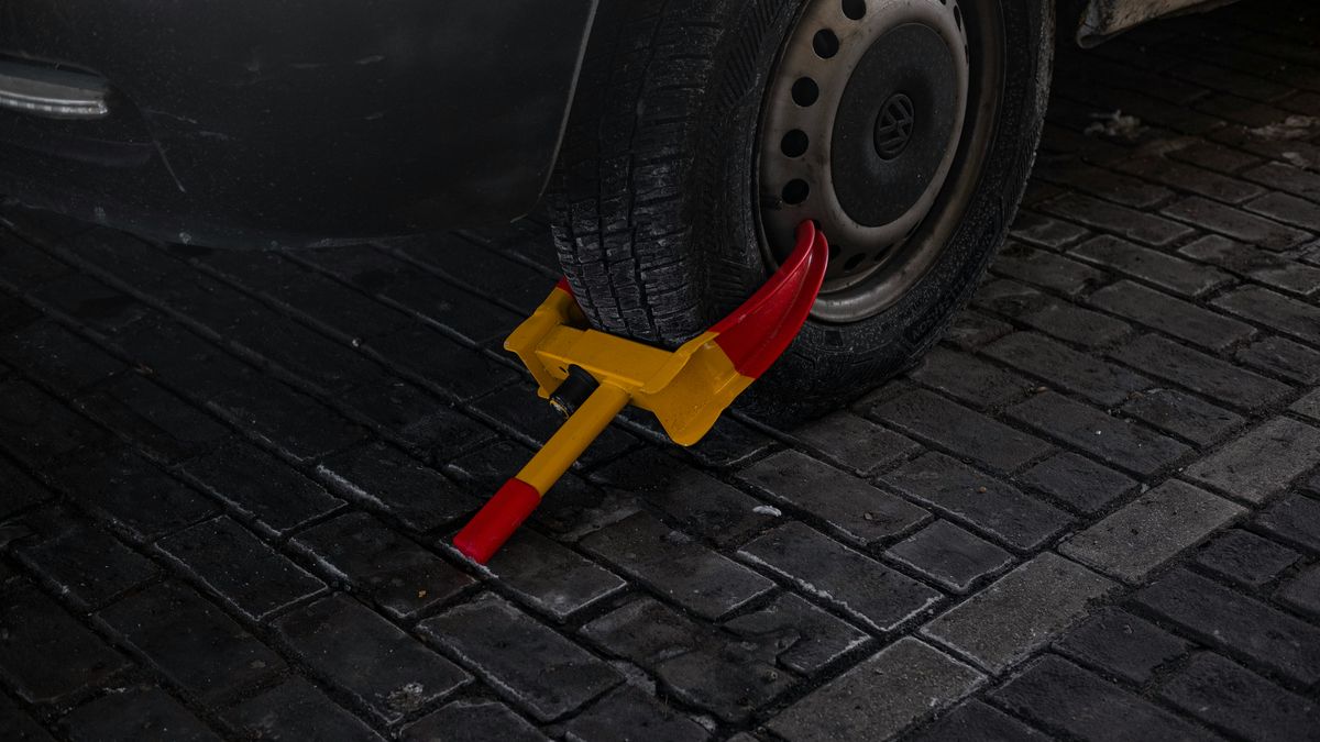 Kolejny odcinek serialu: "Dlaczego nie warto odjeżdżać z blokadą na kole?"