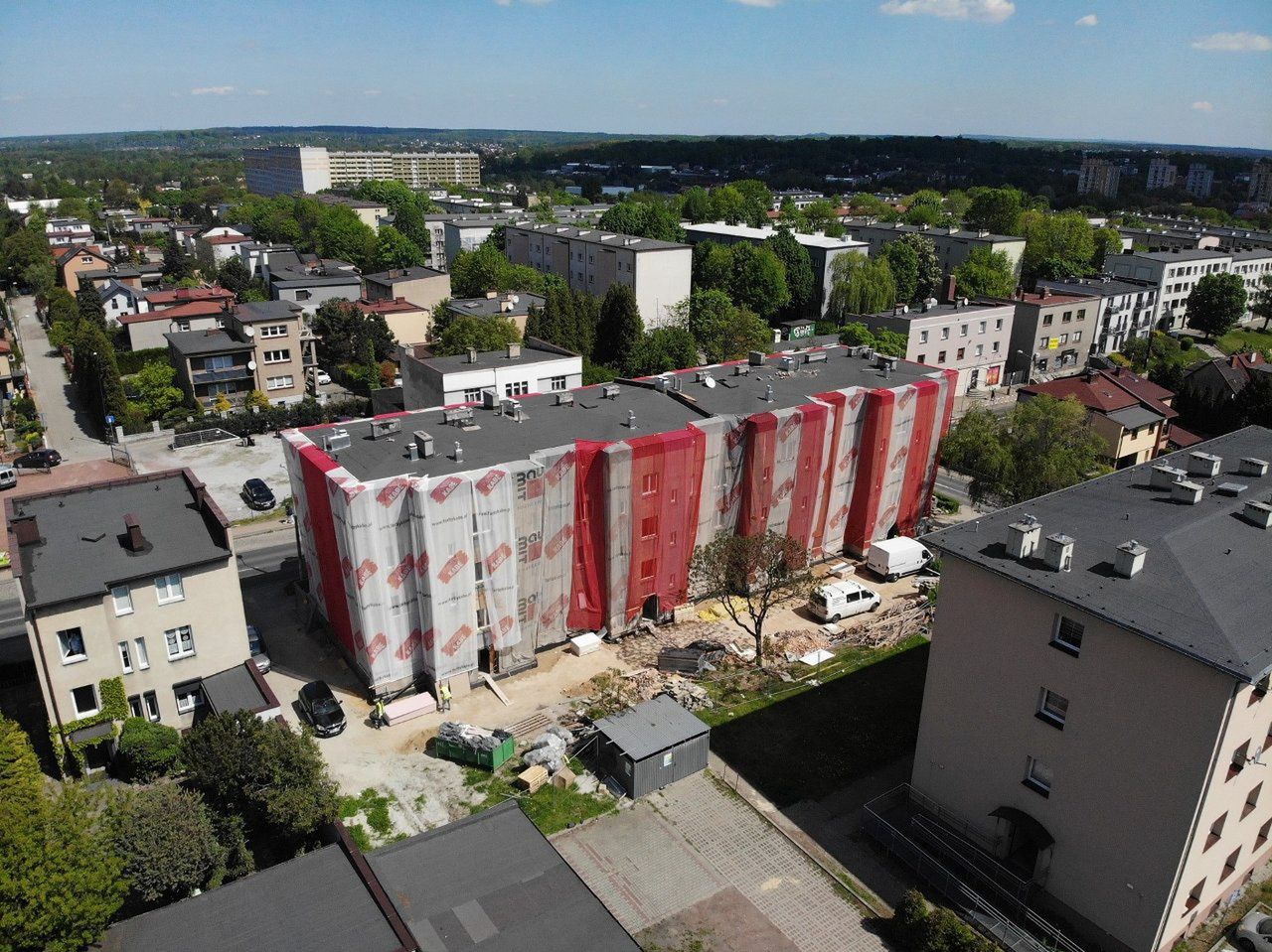 Trwa remont pustostanu przy ul. Zebrzydowickiej w Rybniku. Powstają w tym miejscu 23 mieszkania. Mają być gotowe jeszcze w tym roku