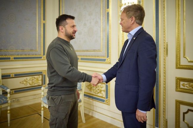 Prezydent Ukrainy spotkał się w czwartek z brytyjskim ministrem obrony Grantem Shappsem