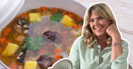 Ewa Wachowicz gotuje krupnik inny niż wszystkie. Jest jeszcze zdrowszy i smaczniejszy