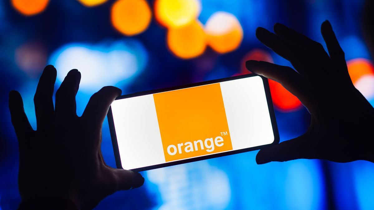 BRAZIL - 2022/09/14: In this photo illustration, the Orange S.A. logo is seen displayed on a smartphone. (Photo Illustration by Rafael Henrique/SOPA Images/LightRocket via Getty Images)