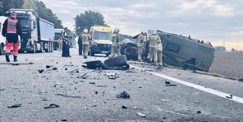 Żochowo: Poważny wypadek na DK 6 o poranku. Dwie osoby poszkodowane
