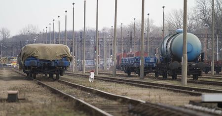 Rozszczelniona cysterna z siarką. "Służby proszą o unikanie rejonu dworca PKP"