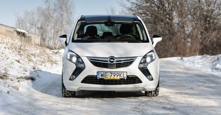 Opel Zafira Tourer 2.0 CDTI AT Cosmo - zdjęcia