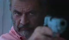 Mel Gibson i Emile Hirsch w filmie  "Force of Nature" walczą z huraganem i złodziejami